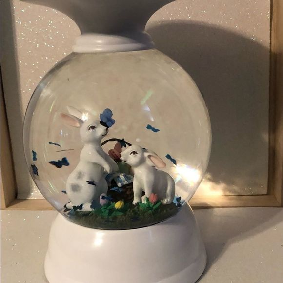 PRICE FIRM BBW Easter Bunny 3 Wick  Water Globe Candle Pedestal - Picture 2 of 3